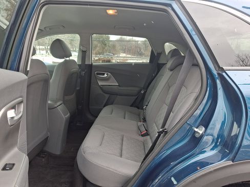 Used 2022 Kia Niro LX image 10