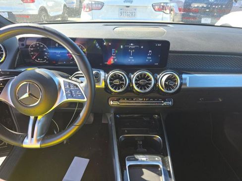 Used 2025 Mercedes-Benz GLB 250 4MATIC image 6