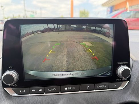Used 2024 Nissan Sentra SV FWD image 18