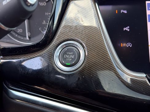 Used 2020 Cadillac XT6 Premium Luxury w/ Platinum Package AWD/4WD image 19