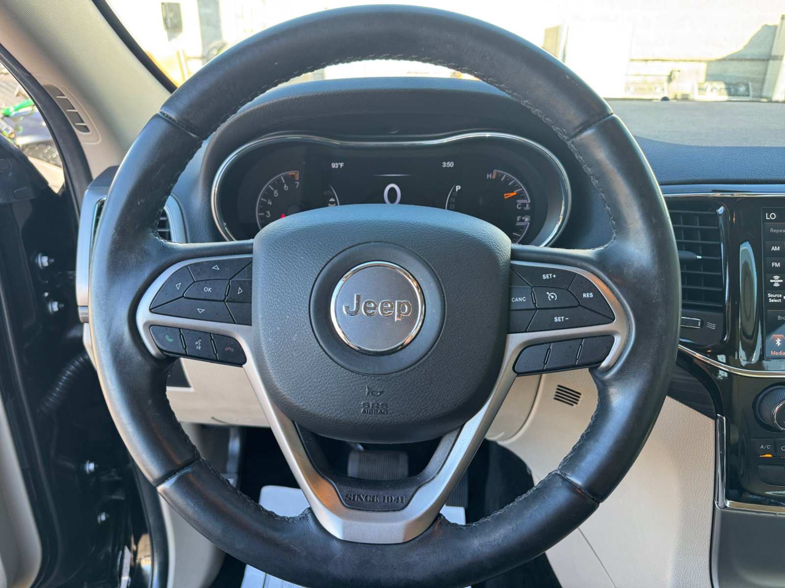 Used 2022 Jeep Grand Cherokee Laredo E RWD image 15