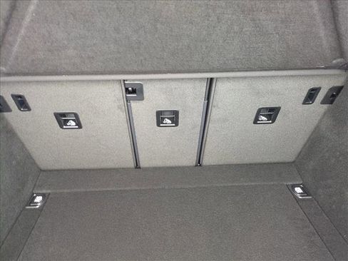 New 2026 Porsche Macan image 24