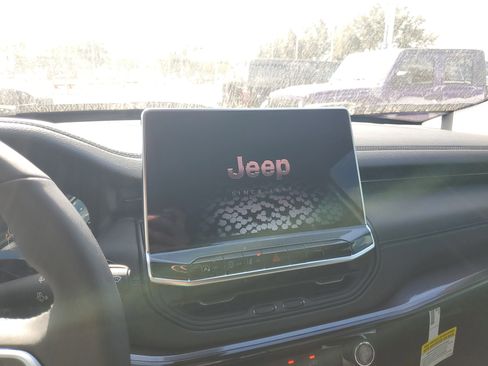 New 2026 Jeep Compass Latitude image 14