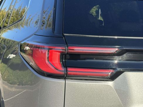 Used 2025 GMC Acadia Elevation image 7