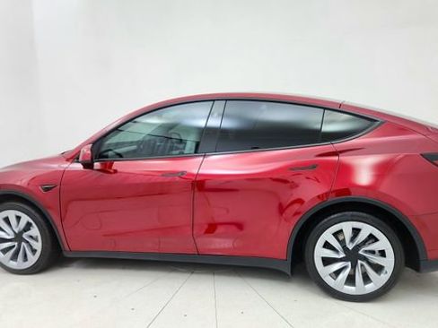 Used 2026 Tesla Model Y AWD image 4