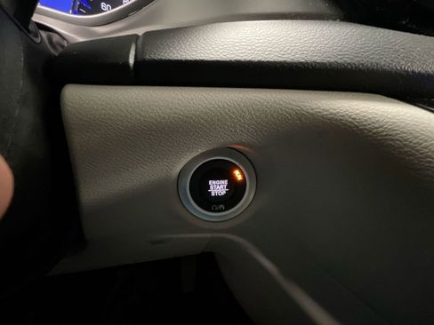 Used 2024 Chrysler Pacifica Touring-L image 16