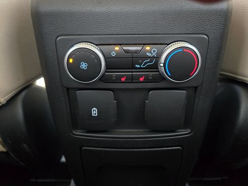 Used 2023 Ford Explorer Limited AWD/4WD image 34