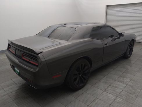 Used 2021 Dodge Challenger SXT w/ Driver Convenience Group RWD image 9