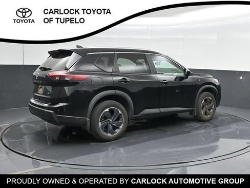 Used 2024 Nissan Rogue SV w/ SV Premium Package FWD image 3