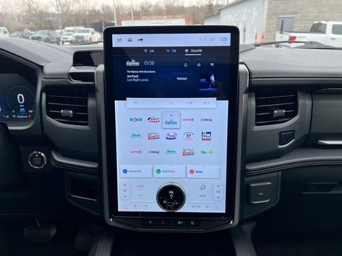 Used 2024 Ford Expedition Platinum image 28