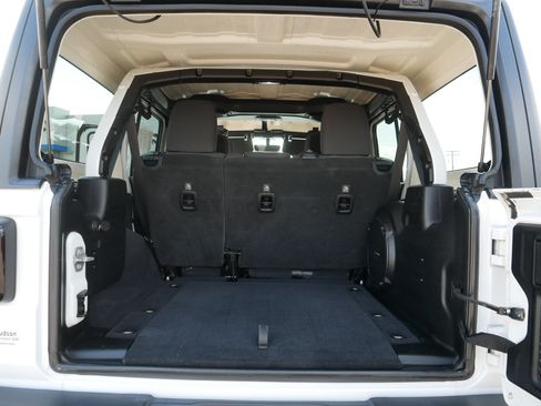 Used 2018 Jeep Wrangler Unlimited Sahara w/ Dual Top Group AWD/4WD image 18