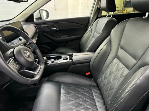 Certified 2024 Nissan Rogue Platinum w/ Platinum Premium Package image 9