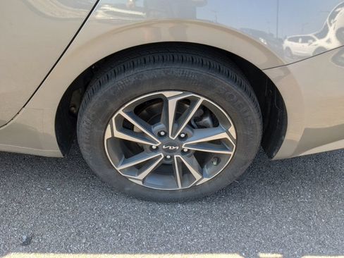 Certified 2023 Kia Forte LXS w/ LXS Technology Package FWD image 11