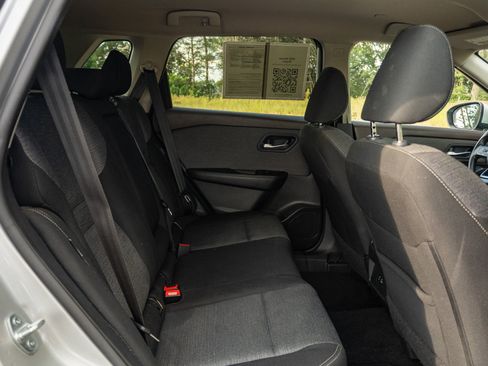 Used 2023 Nissan Rogue SV FWD image 17