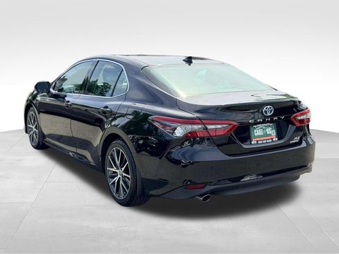 Used 2021 Toyota Camry XLE w/ Navigation Upgrade Package FWD image 7
