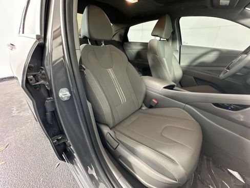 Used 2025 Hyundai Elantra SEL FWD image 27