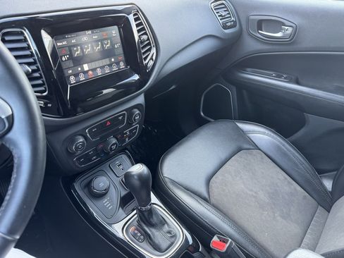 Used 2020 Jeep Compass Altitude image 11