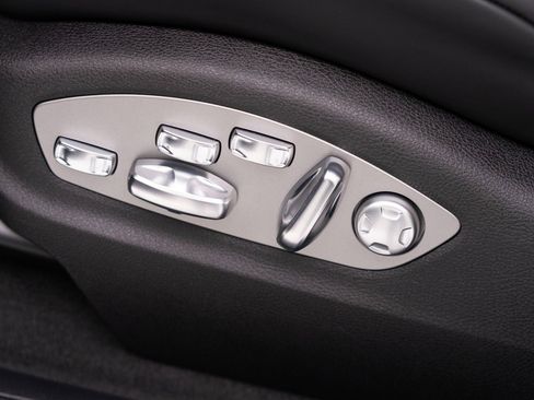 New 2025 Porsche Macan Turbo image 16