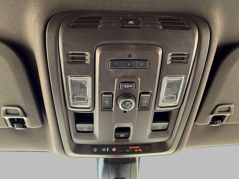 Used 2021 GMC Yukon Denali w/ Denali Premium Package AWD/4WD image 29
