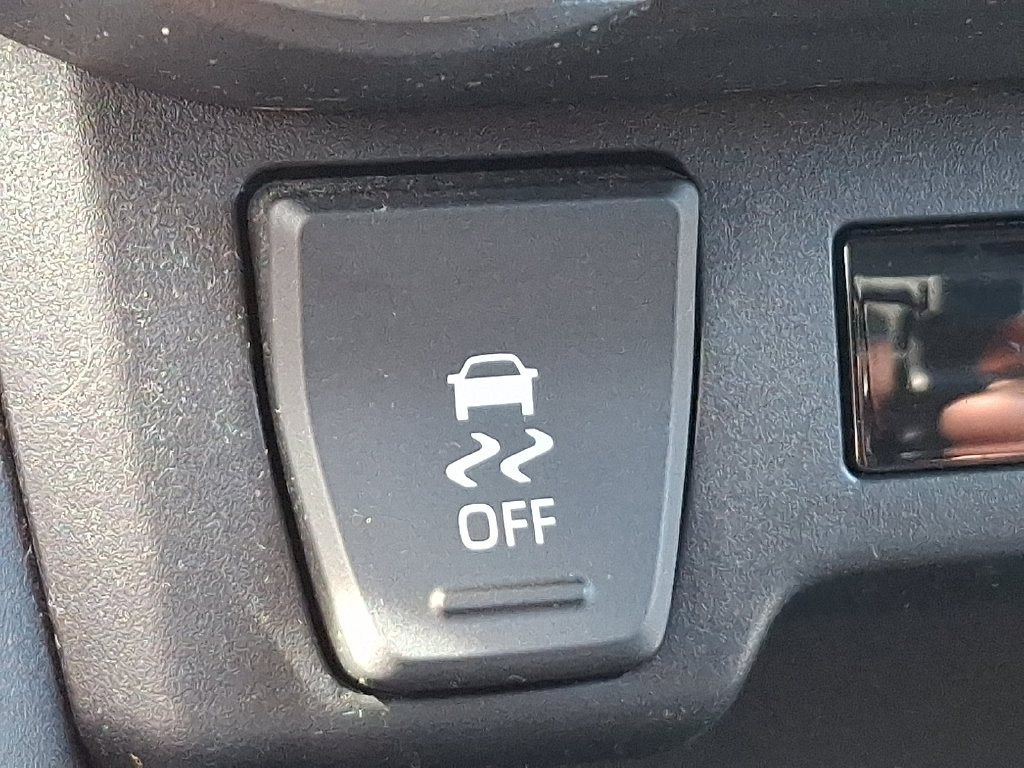 Used 2022 Toyota RAV4 LE AWD/4WD image 24