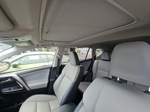 Used 2018 Toyota RAV4 Limited FWD image 13