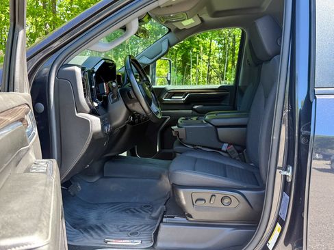 Used 2024 Chevrolet Silverado 2500 LT AWD/4WD image 17