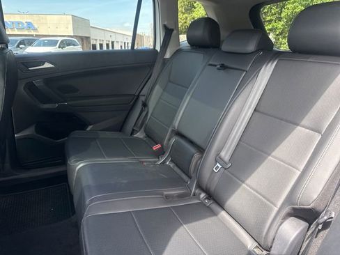 Used 2018 Volkswagen Tiguan SE AWD/4WD image 19