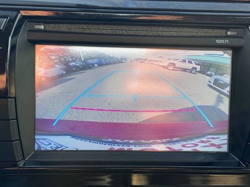 Used 2016 Toyota Corolla LE FWD image 16