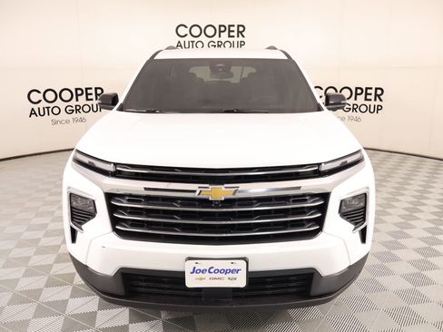 Used 2025 Chevrolet Traverse LT w/ Driver Confidence Package AWD/4WD image 8