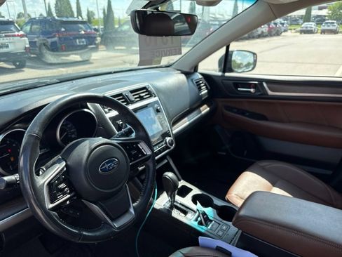 Used 2018 Subaru Outback 3.6R Touring w/ Popular Package #3 AWD/4WD image 4