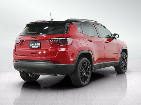 Used 2023 Jeep Compass Latitude w/ Convenience Group AWD/4WD image 5