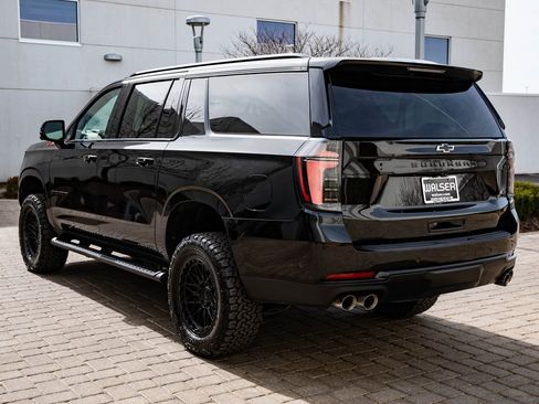 Used 2025 Chevrolet Suburban Z71 w/ Comfort Package image 6