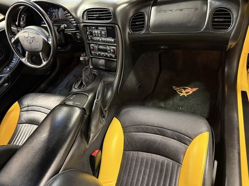 Used 2002 Chevrolet Corvette Convertible w/ Preferred Equipment Group2 RWD image 2