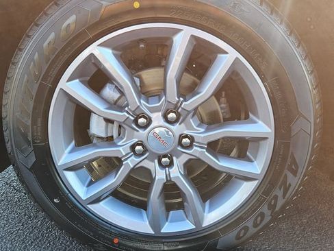 Used 2024 GMC Terrain SLT AWD/4WD image 39
