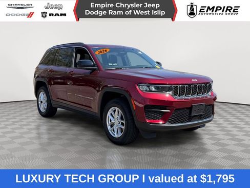 Used 2025 Jeep Grand Cherokee Laredo X w/ Luxury Tech Group I AWD/4WD image 1