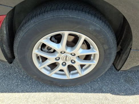 Used 2024 Chrysler Pacifica Touring-L image 8