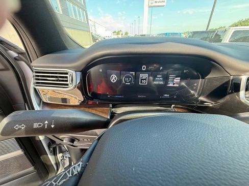 Used 2025 Jeep Grand Wagoneer 4WD w/ 8-Passenger Seating Package image 19