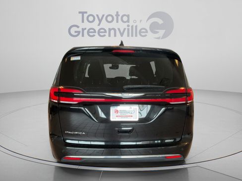 Used 2024 Chrysler Pacifica Touring-L FWD image 5