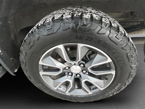 Used 2024 Chevrolet Silverado 1500 LT image 34