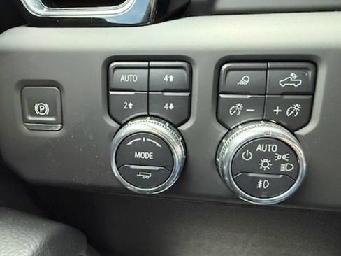 Used 2025 GMC Sierra 3500 Denali AWD/4WD image 34