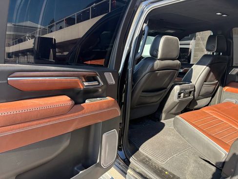 Used 2024 GMC Sierra 3500 Denali Ultimate AWD/4WD image 25