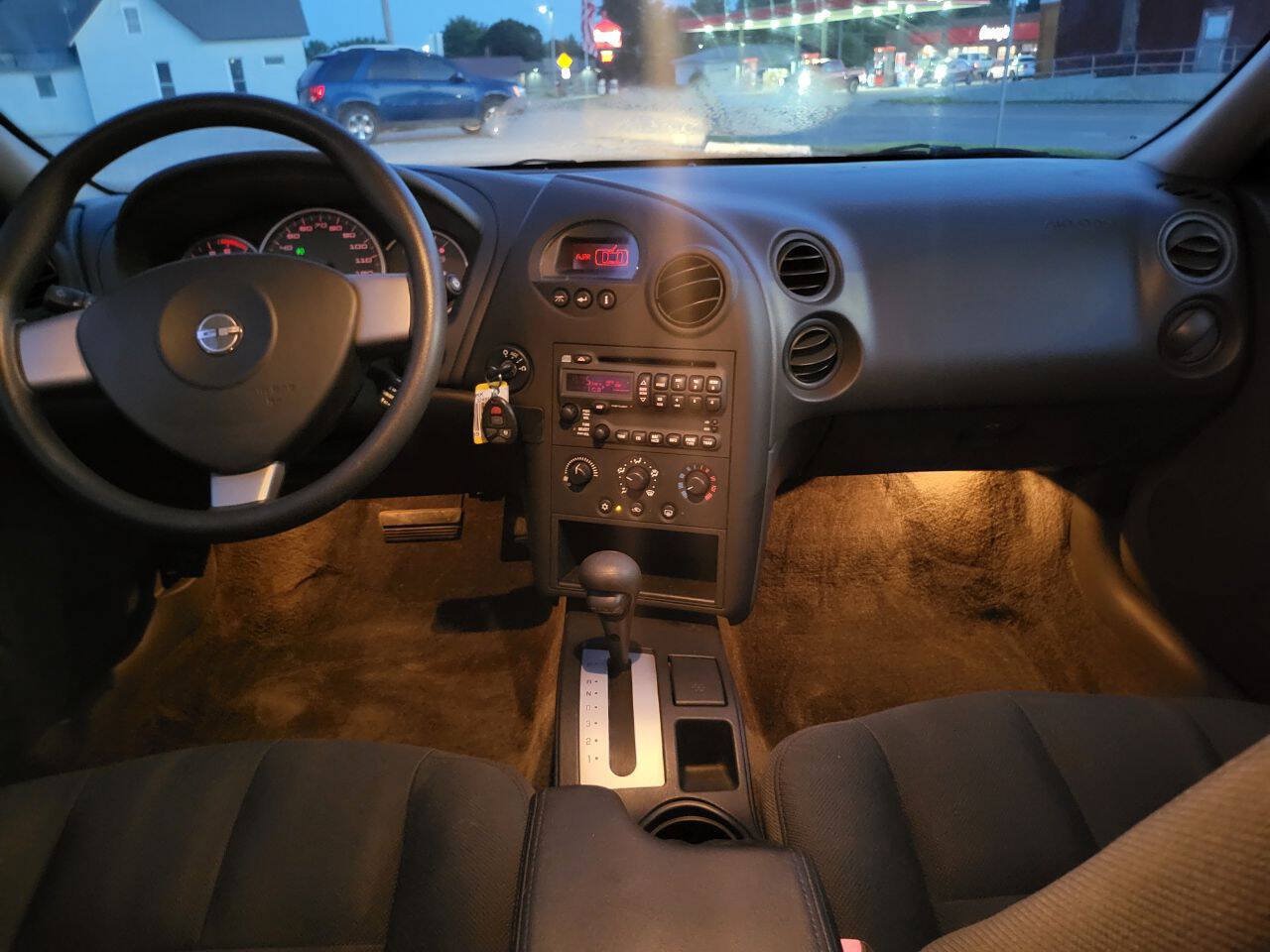 Used 2005 Pontiac Grand Prix w/ Drivers Plus Package FWD image 12