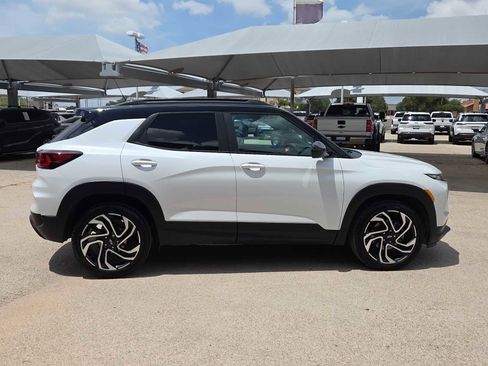 Used 2025 Chevrolet TrailBlazer RS w/ Convenience Package FWD image 9