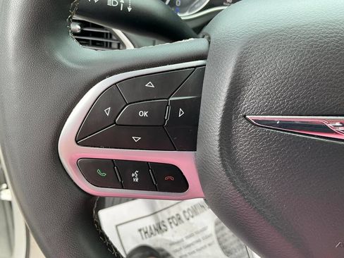 Used 2023 Chrysler Pacifica Touring-L FWD image 24