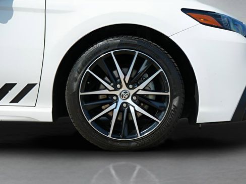 Used 2023 Toyota Camry SE w/ Cold Weather Package FWD image 10
