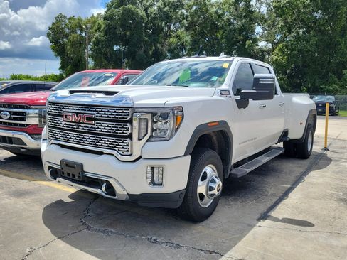 Used 2022 GMC Sierra 3500 Denali w/ Denali Ultimate Package AWD/4WD image 3
