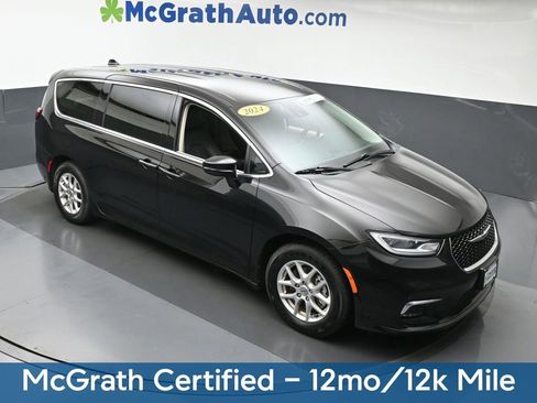 Used 2024 Chrysler Pacifica Touring-L FWD image 2