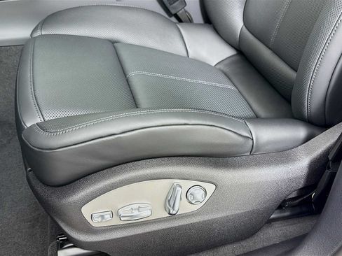 New 2026 Porsche Macan AWD/4WD image 13