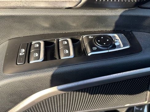 Used 2025 Kia Telluride S FWD image 11