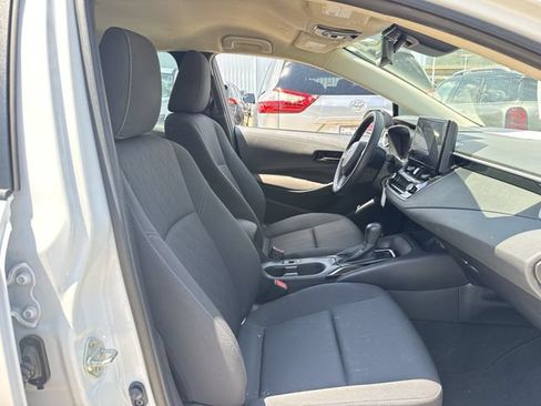 Used 2025 Toyota Corolla LE FWD image 27